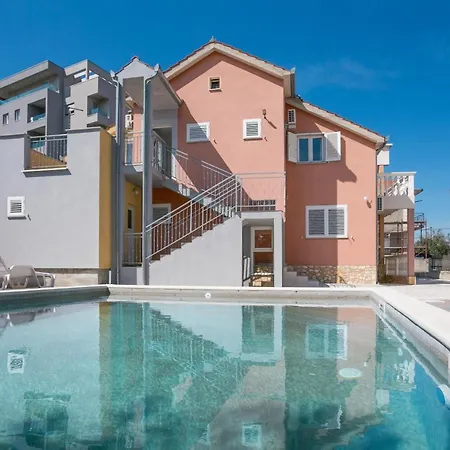 Family Friendly With A Swimming Pool - 21026 Split