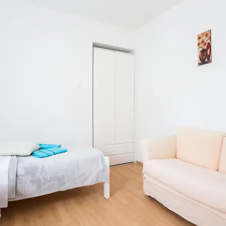 Apartamento Family Friendly With A Swimming Pool - 21026 Split