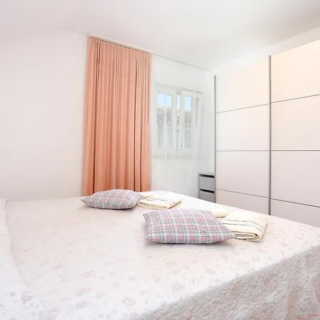 Family Friendly With A Swimming Pool - 21026 Apartamento
