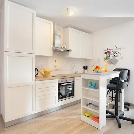 Family-friendly With Swimming Pool - 21026
