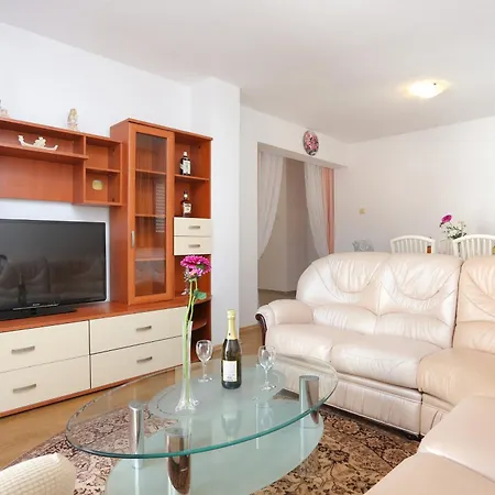 Apartamento Family-friendly With Swimming Pool - 21026 *